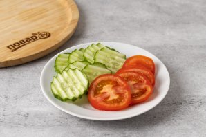 Салат с сыром и оливками