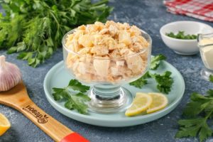 Салат «Курица с ананасами»